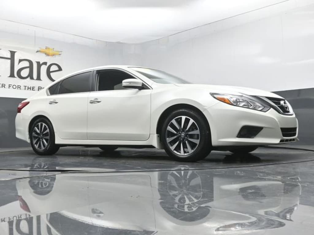 Used 2017 Nissan Altima 2.5 SV Sedan