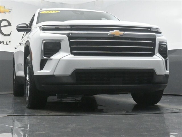 2025 Chevrolet Traverse photo 3