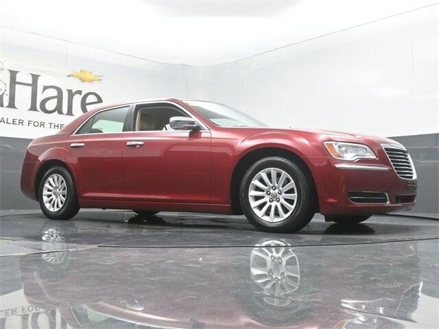 2014 Chrysler 300 Base photo 2