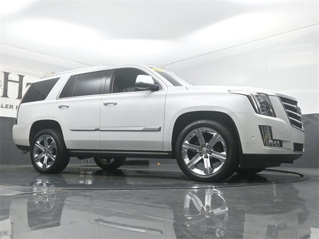 2017 Cadillac Escalade Premium Luxury photo 2