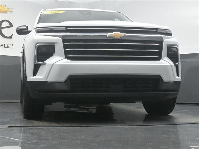 2025 Chevrolet Traverse photo 3