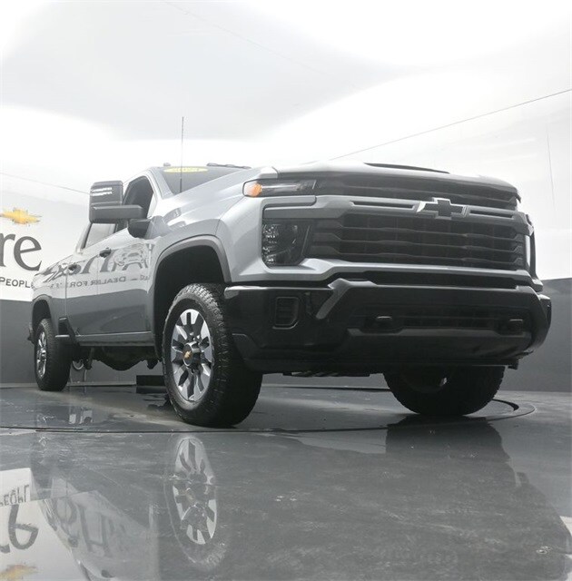 2024 Chevrolet Silverado 2500HD Custom photo 3