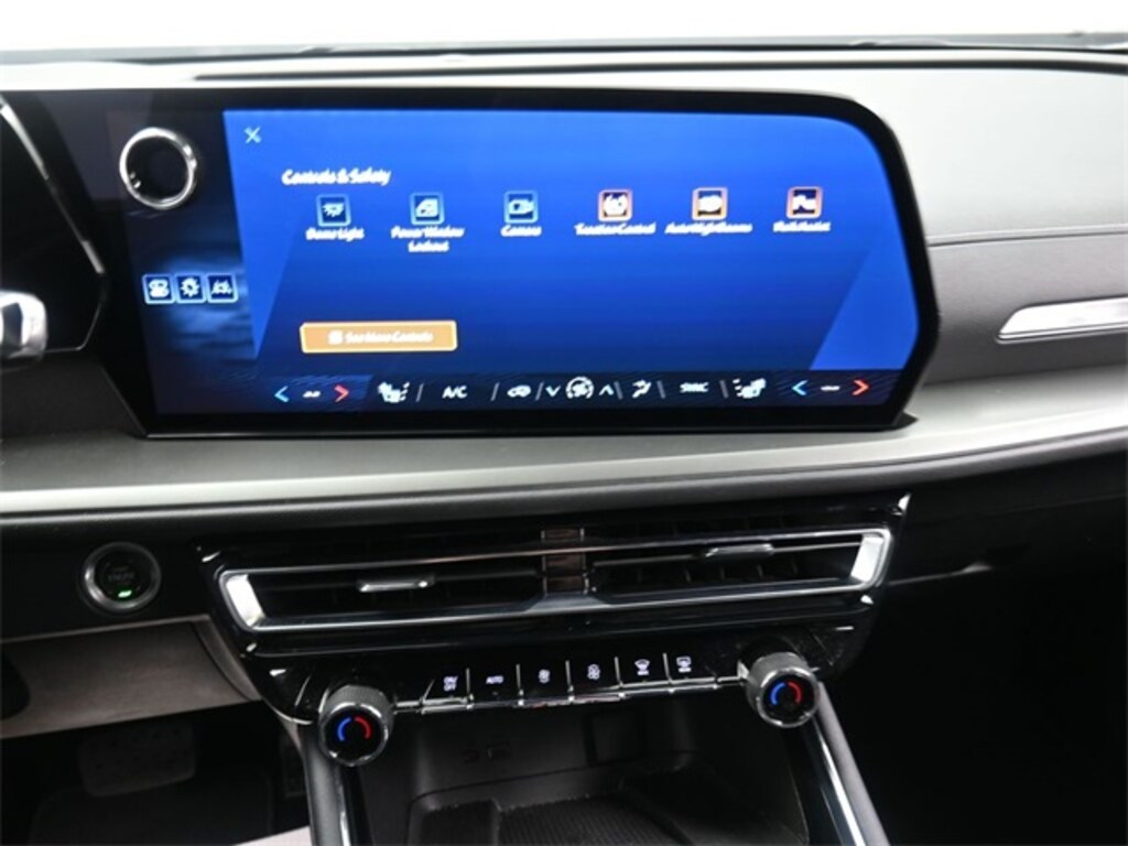 Used 2025 Chevrolet Traverse LT SUV