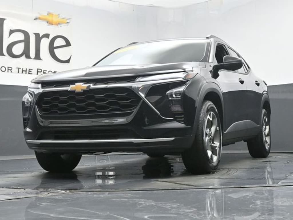 Used 2025 Chevrolet Trax LT SUV