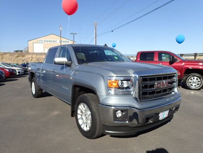 Gm Recalls 330 000 Fullsize Trucks For Airbag Replacement