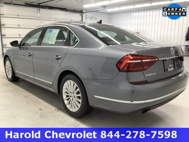2017 Volkswagen Passat SE photo 4