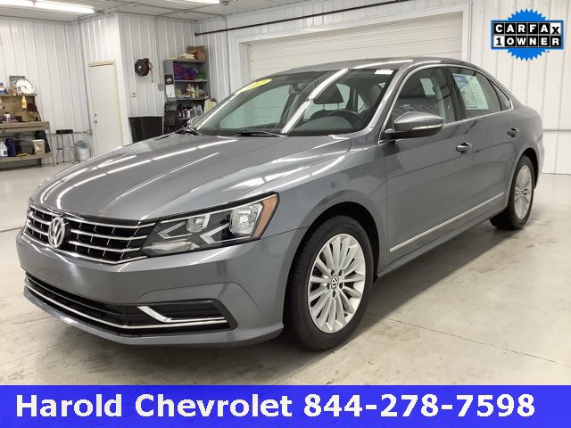 2017 Volkswagen Passat SE photo 3
