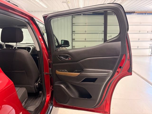 2023 GMC Acadia SLE - Photo 8