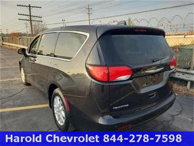 2017 Chrysler Pacifica LX photo 2