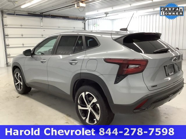 2025 Chevrolet Trax photo 2