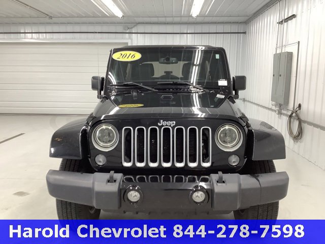 2016 Jeep Wrangler Unlimited Sahara photo 2