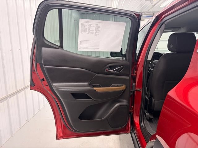 2023 GMC Acadia SLE - Photo 13