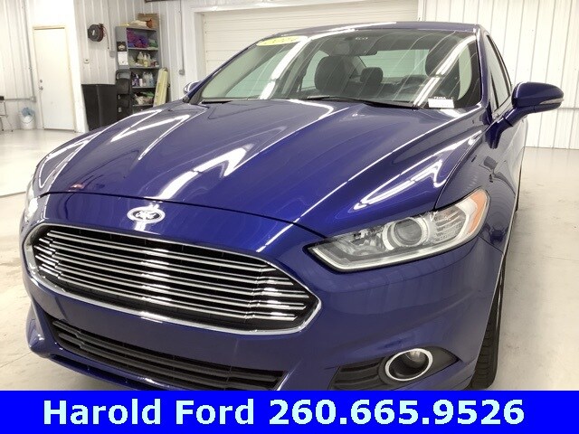 2014 Ford Fusion SE photo 2