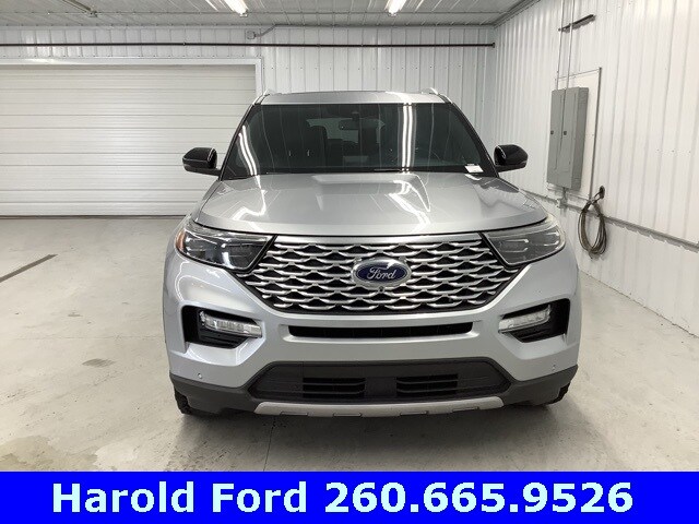2020 Ford Explorer Platinum photo 2