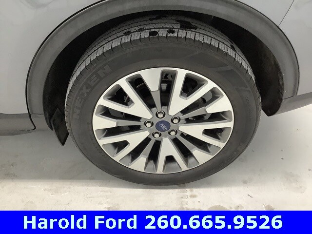 2022 Ford Escape Titanium photo 4