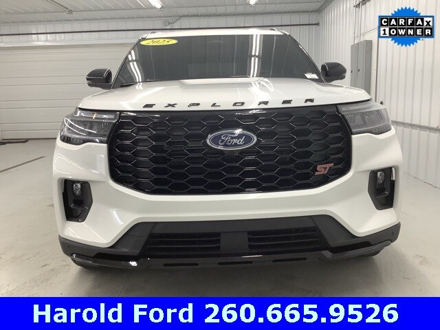 2025 Ford Explorer ST photo 2