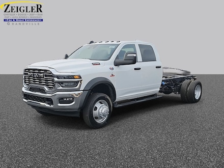 2026 Ram 5500 Chassis Cab TRADESMAN  CREW  4X4 84' CA Pickup