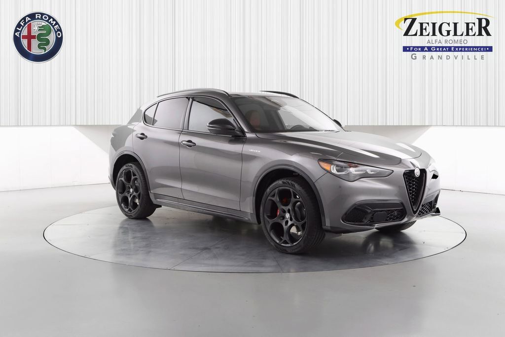 2025 Alfa Romeo Stelvio Base's photo