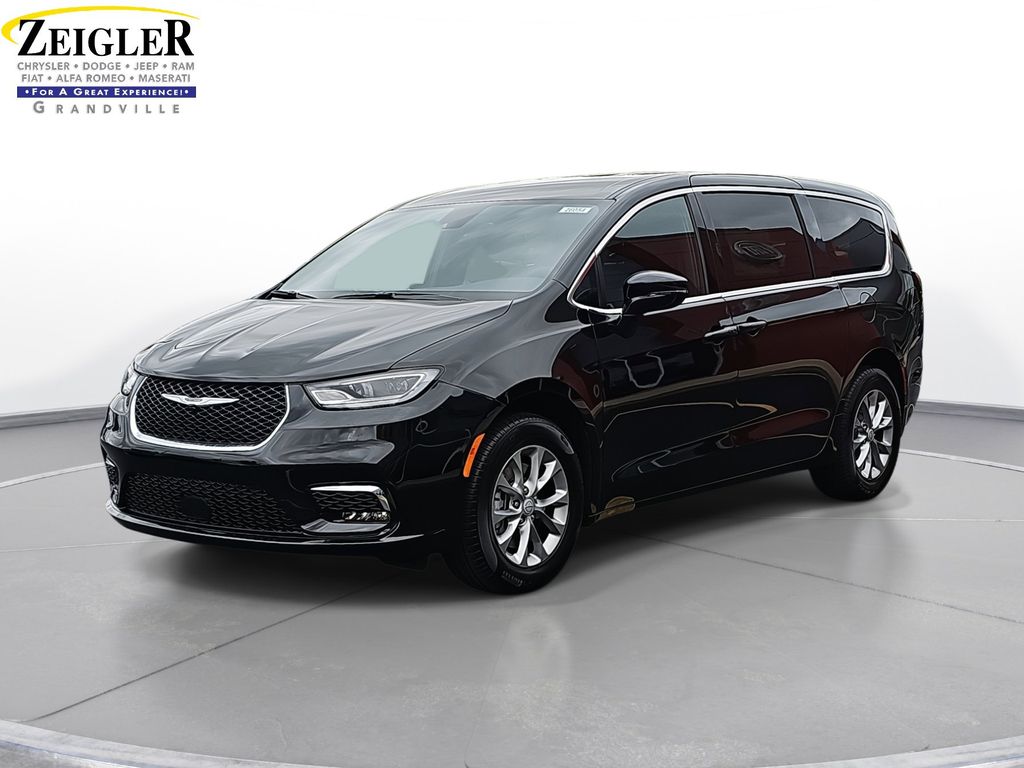 2026 Chrysler Pacifica Select's photo
