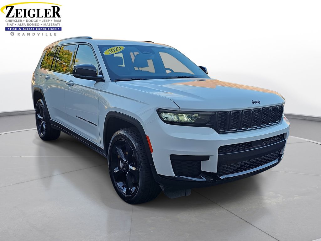 2023 Jeep Grand Cherokee Altitude photo 3