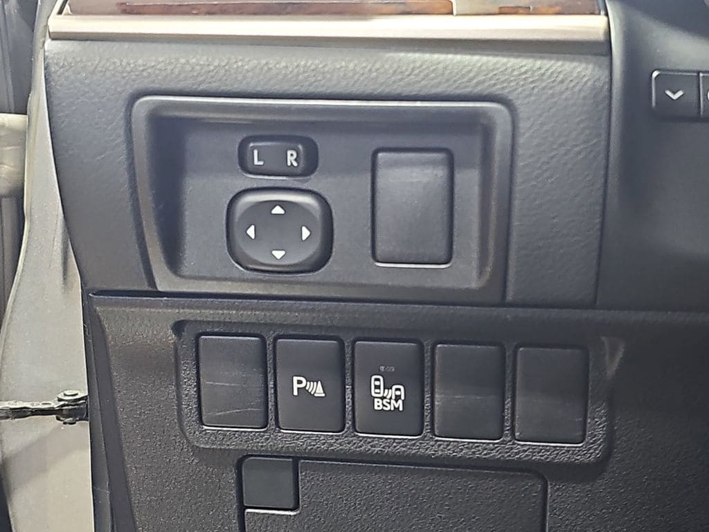 2016 LEXUS ES - Image 20