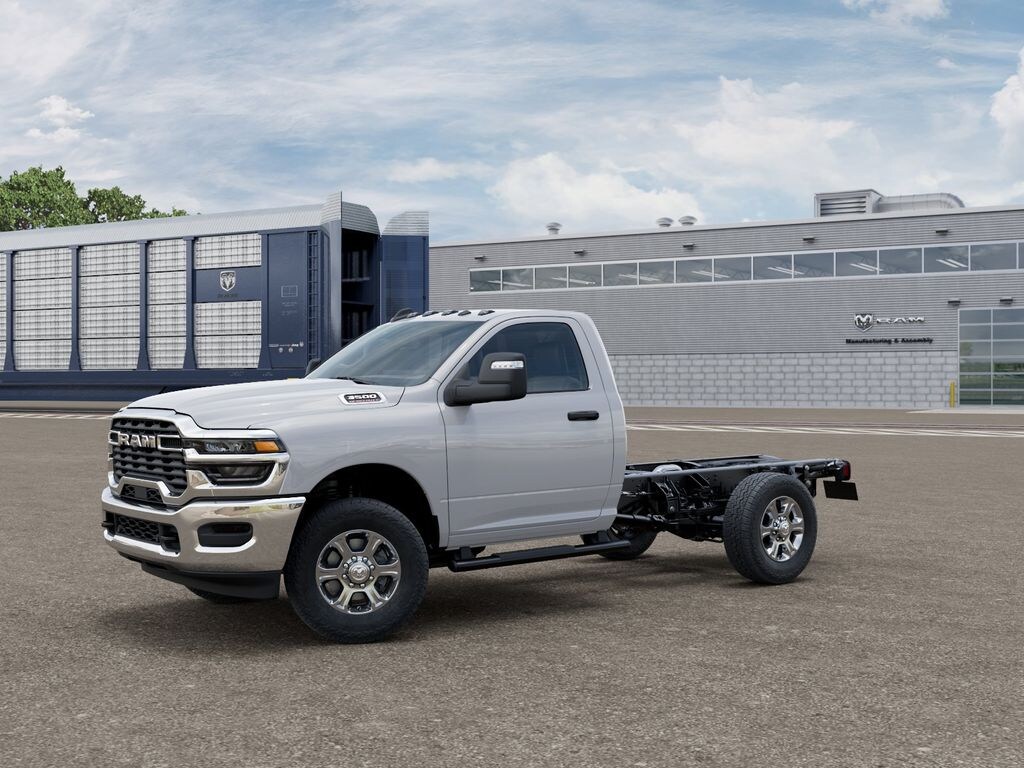 New 2026 Ram 3500 TRADESMAN CHASSIS REGULAR CAB 4X4 60' CA Pickup