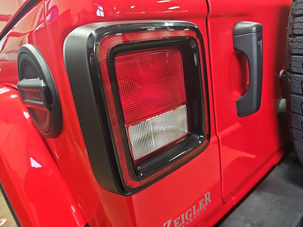 2022 JEEP WRANGLER - Image 34