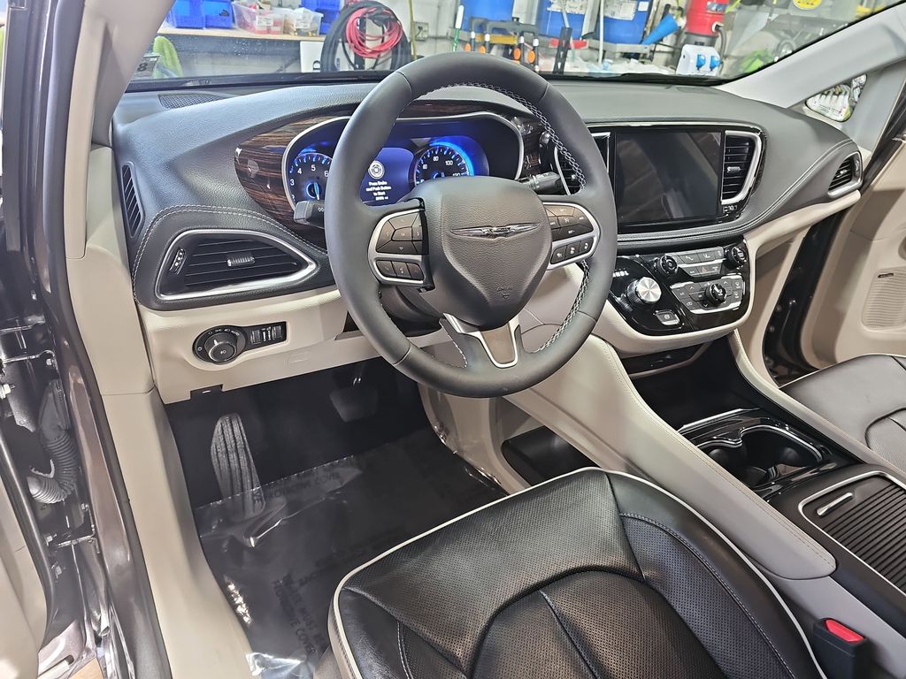2023 CHRYSLER PACIFICA - Image 19