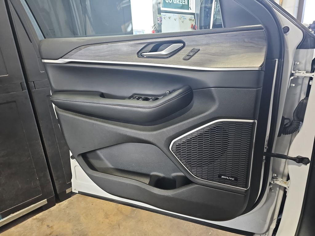 2023 JEEP GRAND CHEROKEE - Image 26