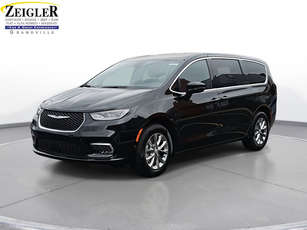 2026 Chrysler Pacifica Select's photo
