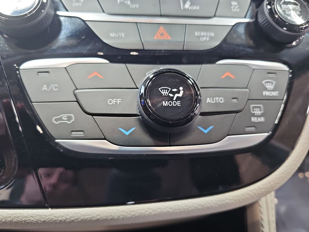 2023 CHRYSLER PACIFICA - Image 24