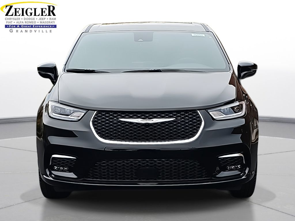 2026 Chrysler Pacifica photo 2