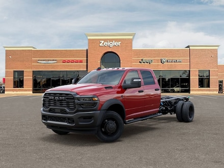 2026 Ram 5500 Chassis Cab TRADESMAN  CREW  4X4 84' CA Pickup