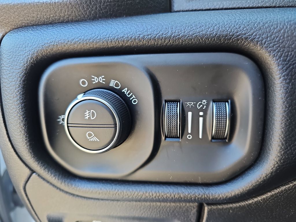 2020 RAM 1500 - Image 25