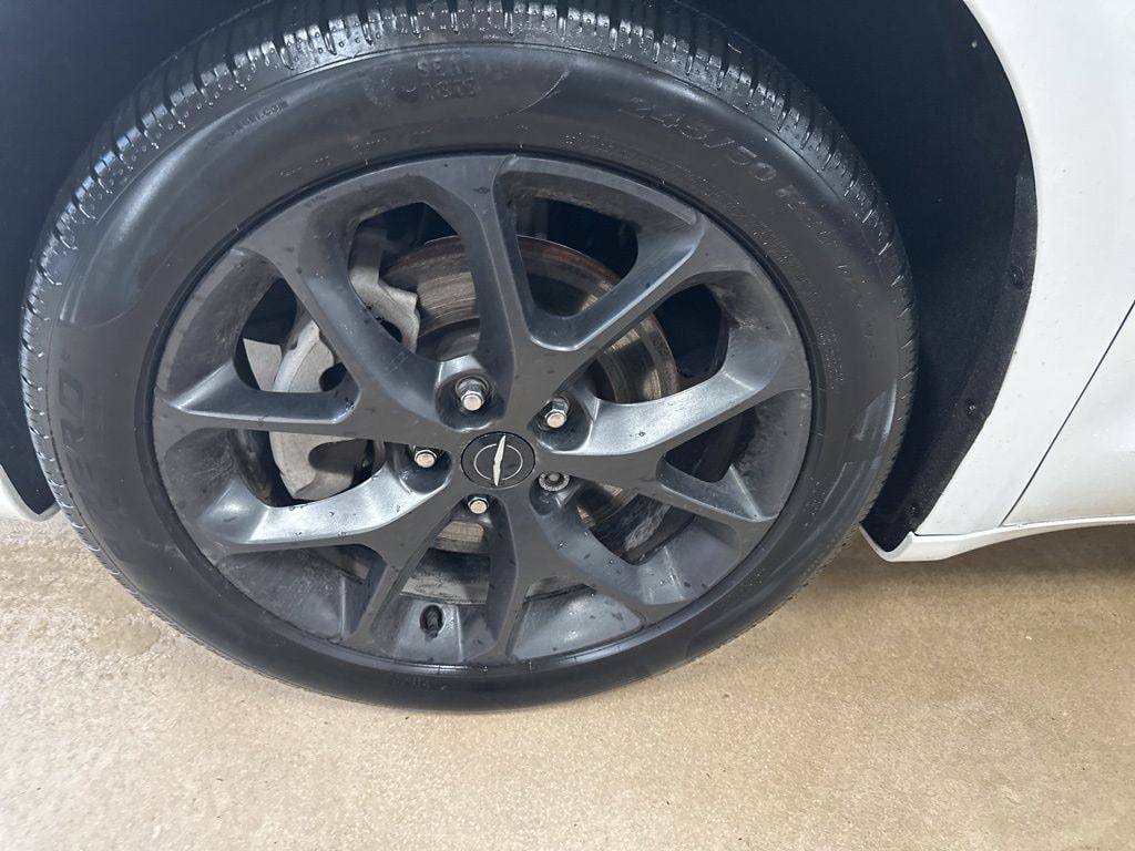 Used 2023 Chrysler Pacifica Touring L Van Passenger Van