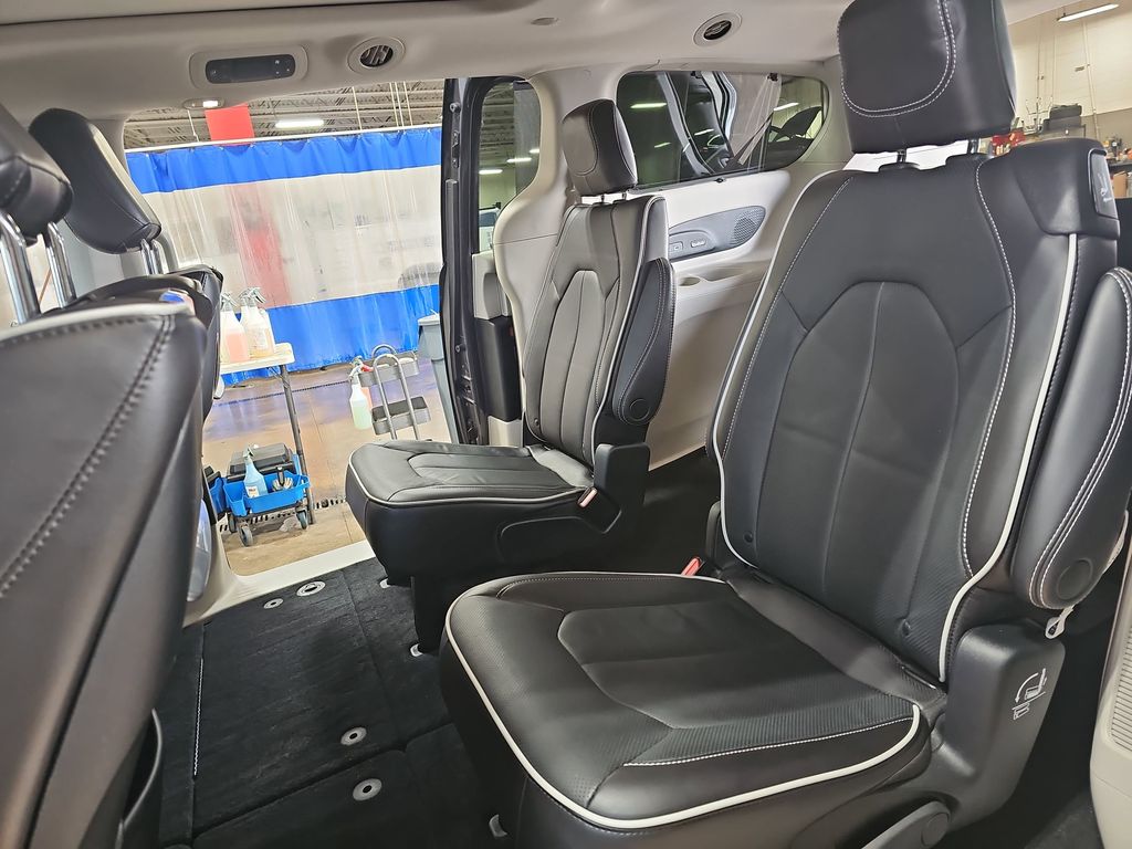 2023 CHRYSLER PACIFICA - Image 17