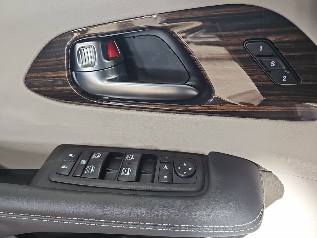 2023 CHRYSLER PACIFICA - Image 33