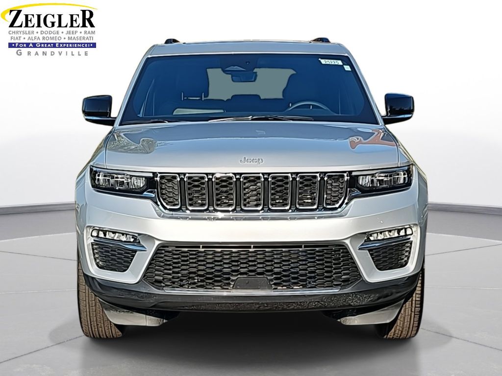 2025 Jeep Grand Cherokee Limited photo 2