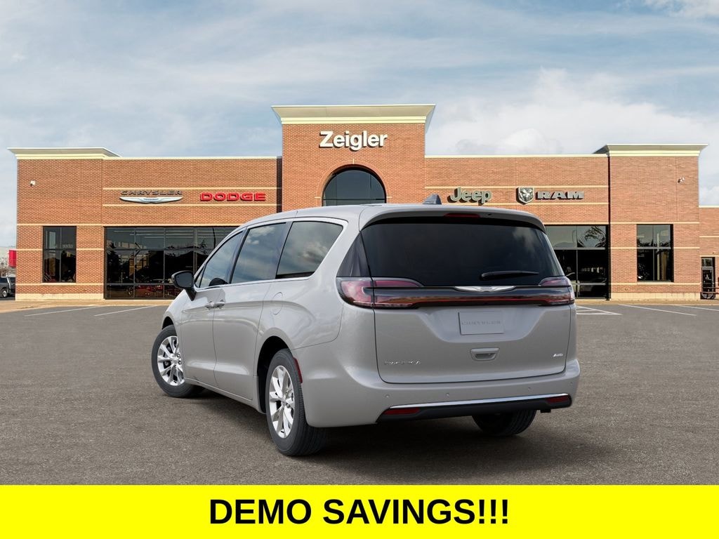 New 2026 Chrysler Pacifica SELECT AWD Passenger Van