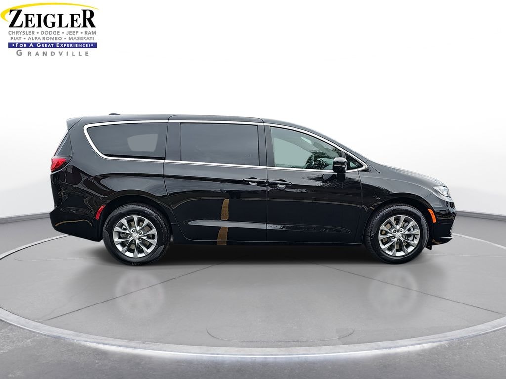 New 2026 Chrysler Pacifica SELECT AWD Passenger Van