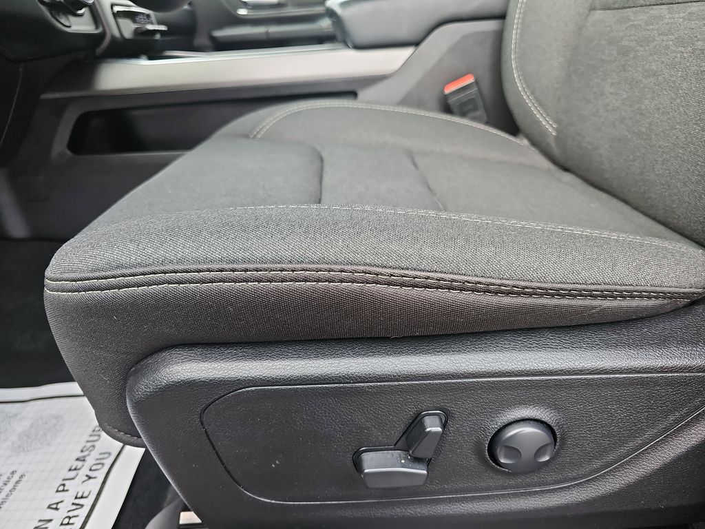 2025 RAM 1500 - Image 26