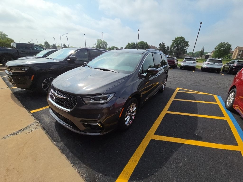 Certified 2021 Chrysler Pacifica Touring L Van Passenger Van