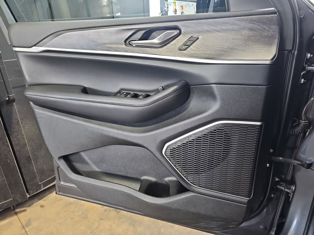 2022 JEEP GRAND CHEROKEE L - Image 29