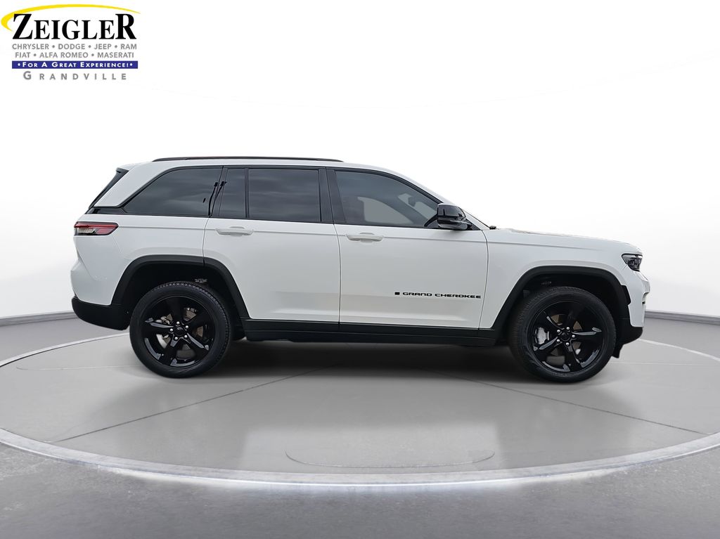 2023 Jeep Grand Cherokee Limited photo 2