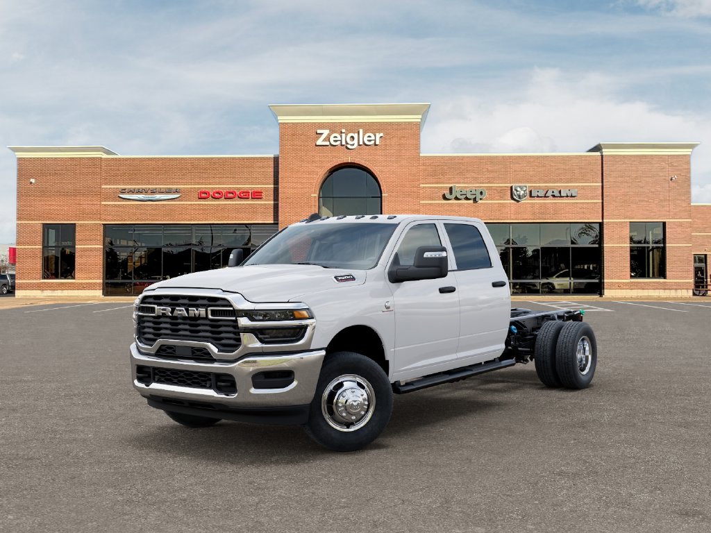 2027 Ram 3500 Chassis Cab TRADESMAN CREW   4X4 60' CA Pickup