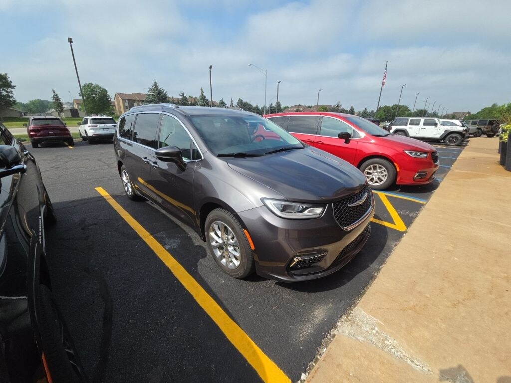 Certified 2021 Chrysler Pacifica Touring L Van Passenger Van
