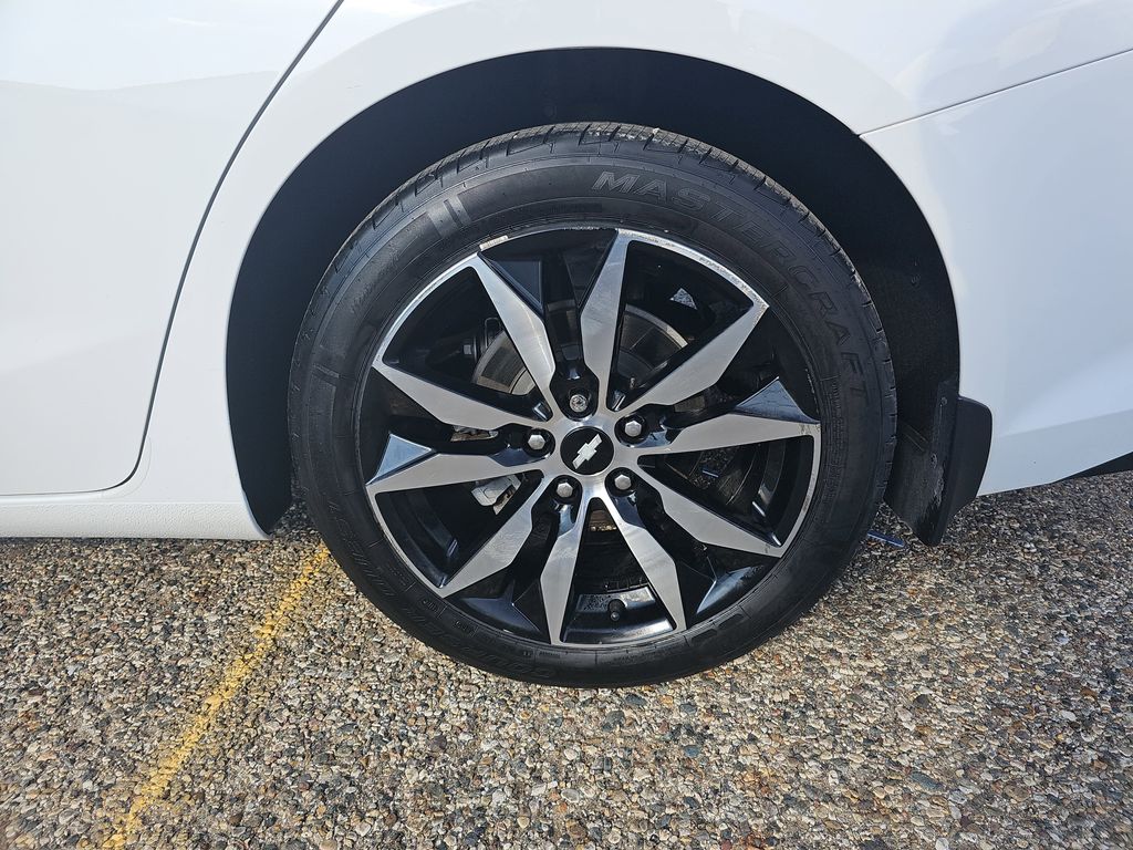 2018 CHEVROLET MALIBU - Image 32