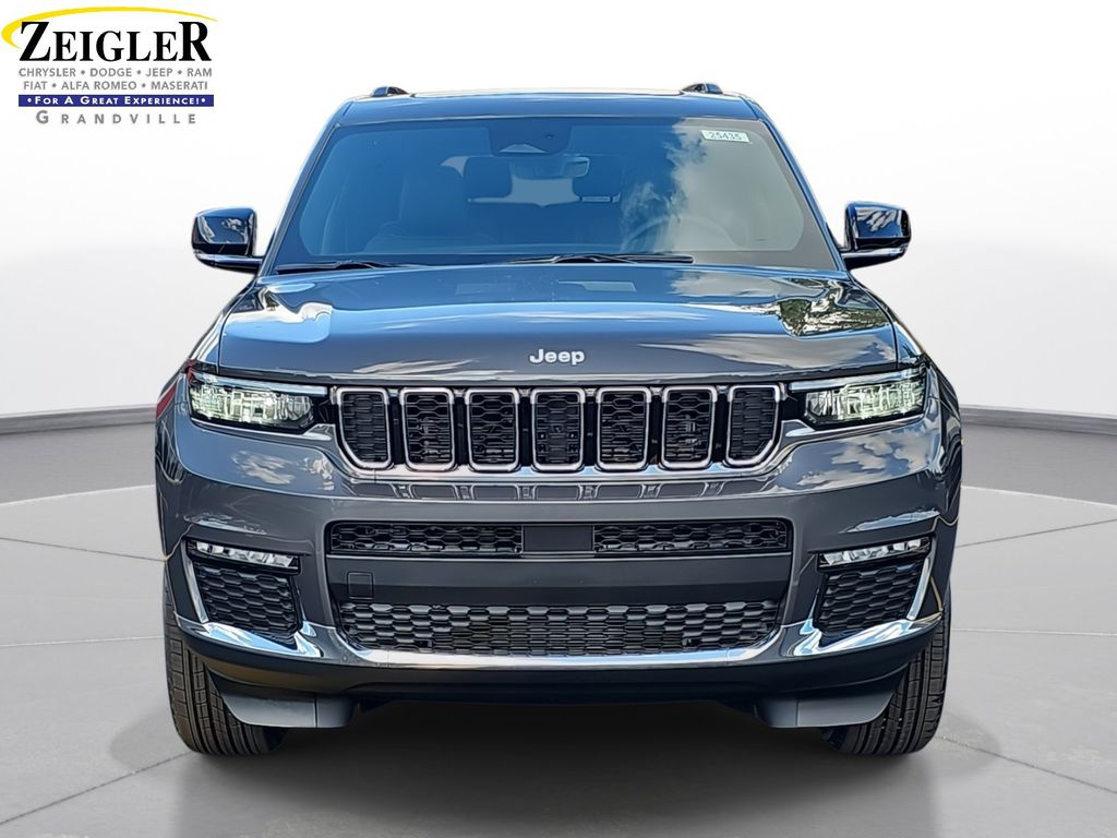 2025 Jeep Grand Cherokee Limited photo 2