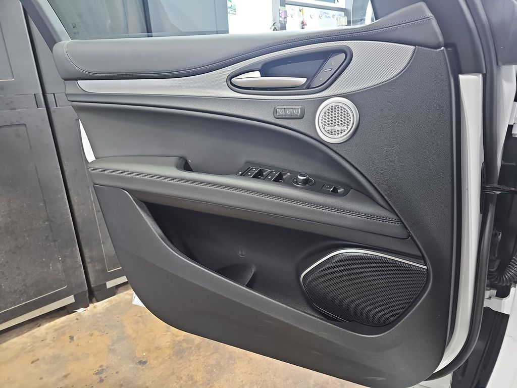 2023 ALFA ROMEO STELVIO - Image 22