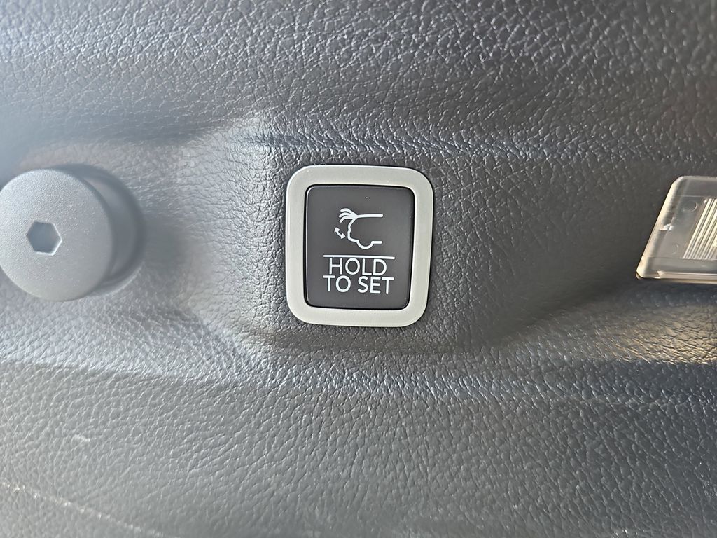 2022 JEEP GRAND CHEROKEE L - Image 15